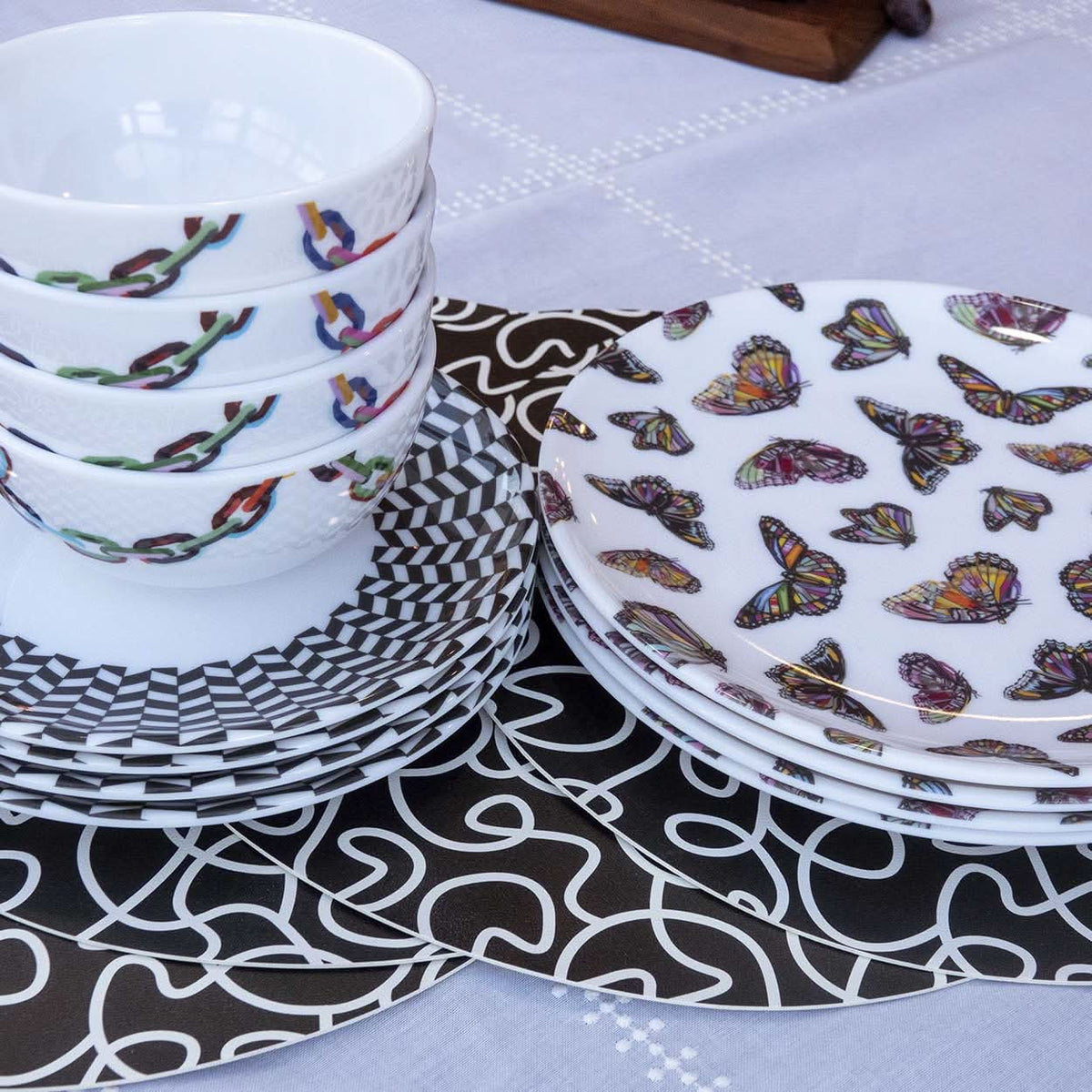 Artisanal Whimsy Set 16 Piece Setting