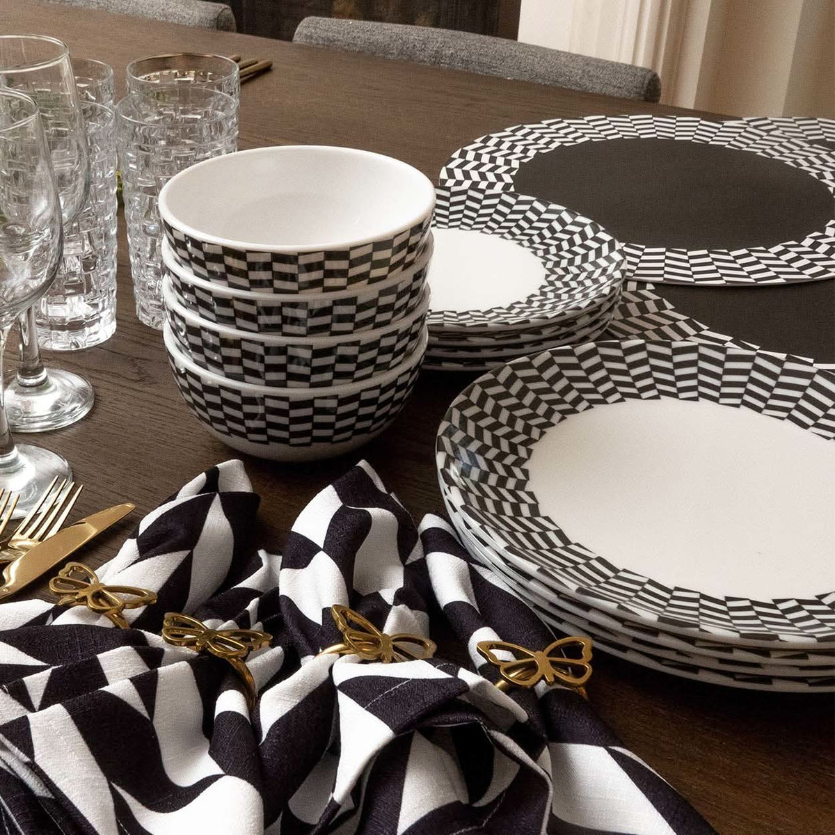 Black & White Chevron Hostess Set - 20 Piece Setting