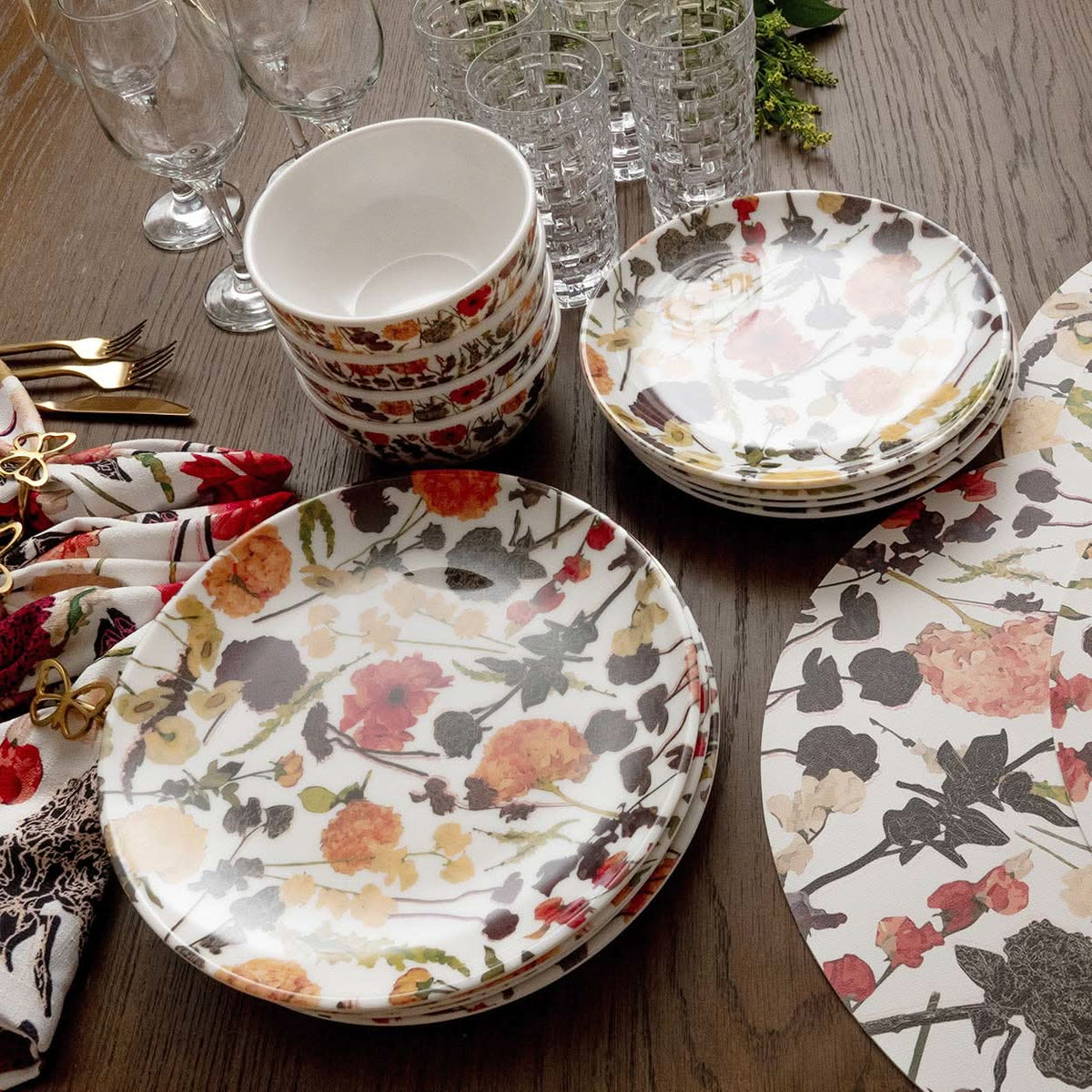 Auburn Bouquet Hostess Set - 20 Piece Setting