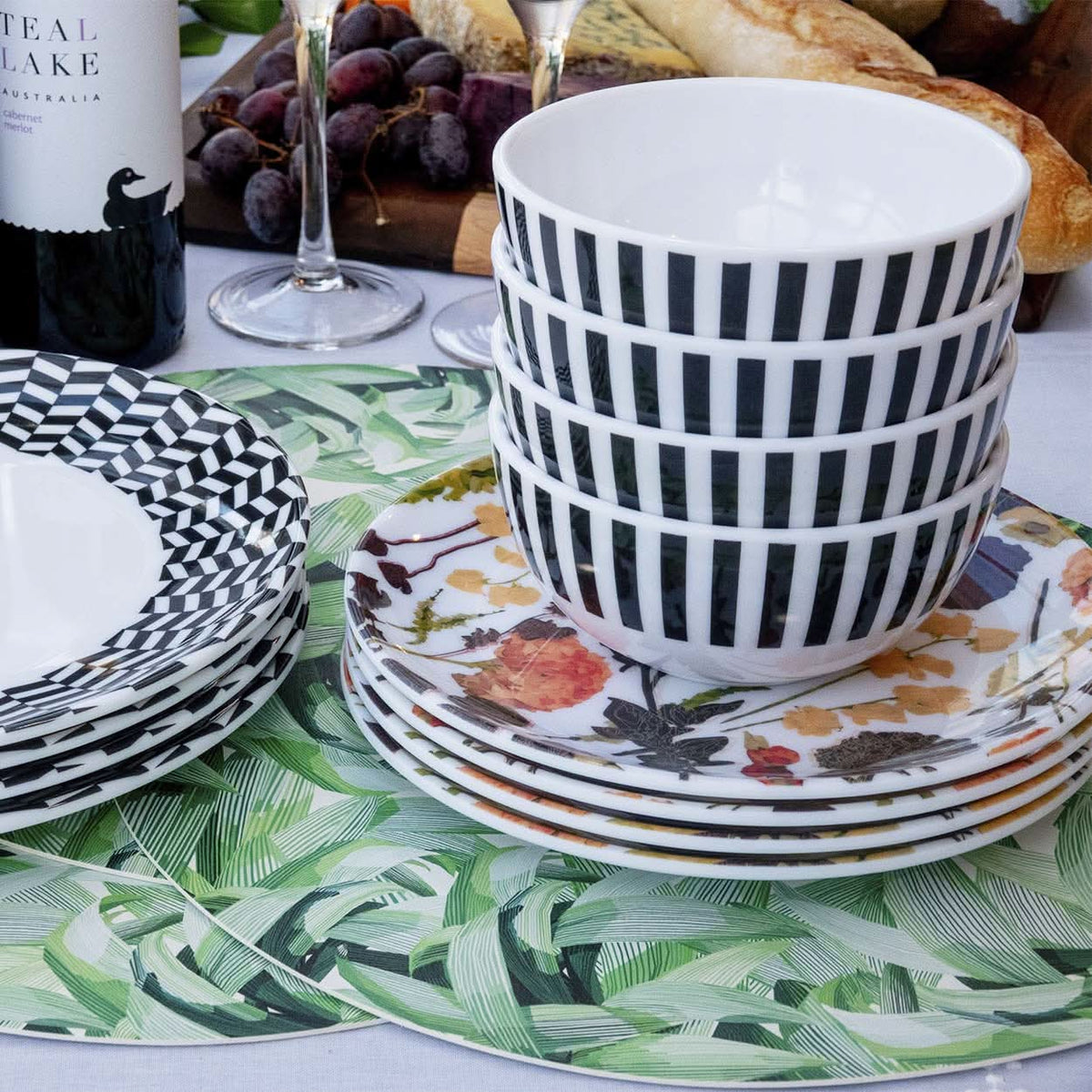 Black & White Starburst Melamine Bowl Set of 4
