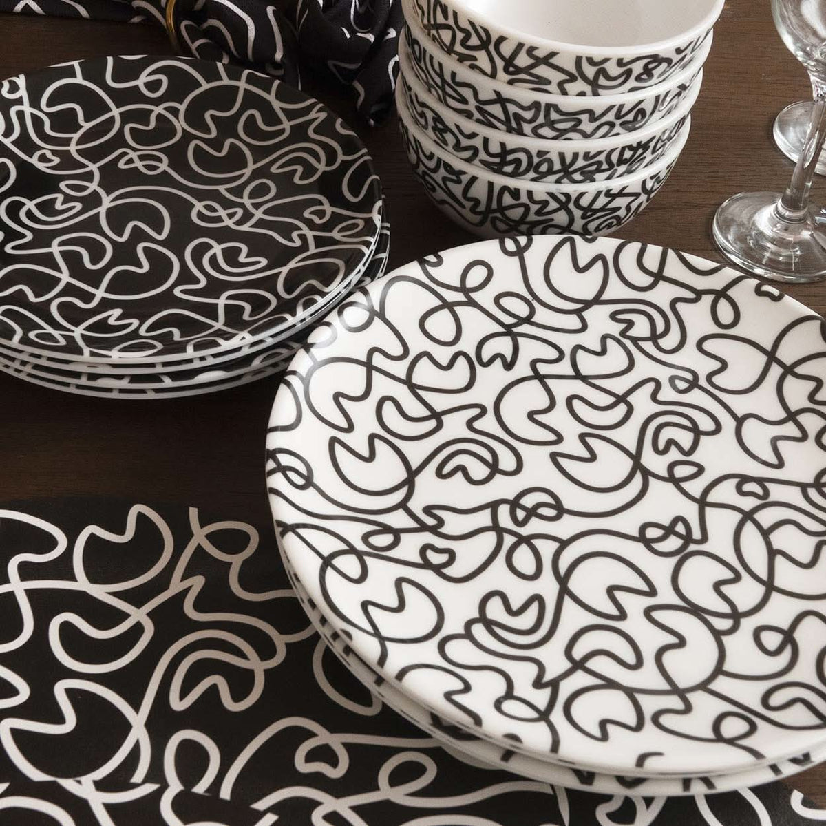 Black & White Squiggly Dinner Plate Set of 4