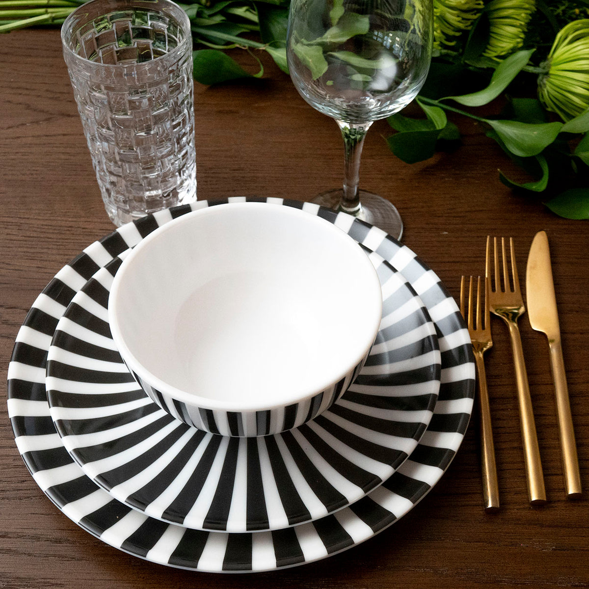 Black & White Starburst Starter Set - 12 Piece Setting